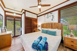 KP40 Walk to Beach!Top Corner Unit, A/C, Pool, Gym