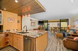 1302 Seaside | Oceanview•Pool•Spa•Whales
