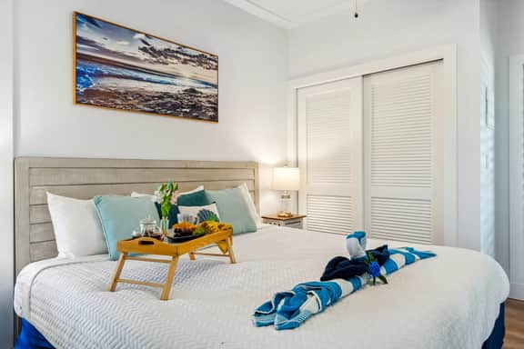 KP313 -Top FL | Partial Ocean •Pool•Gym•AC