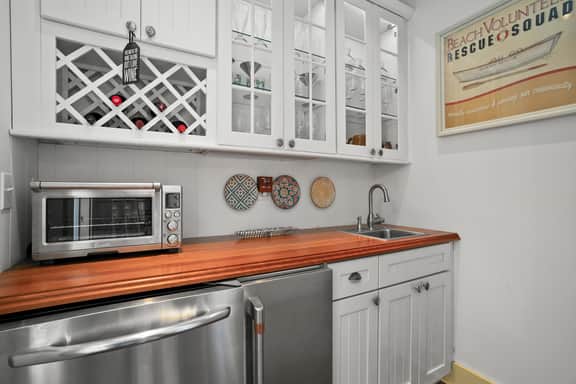 Poipu 1940s Beach Cottage | Outdoor Showers
